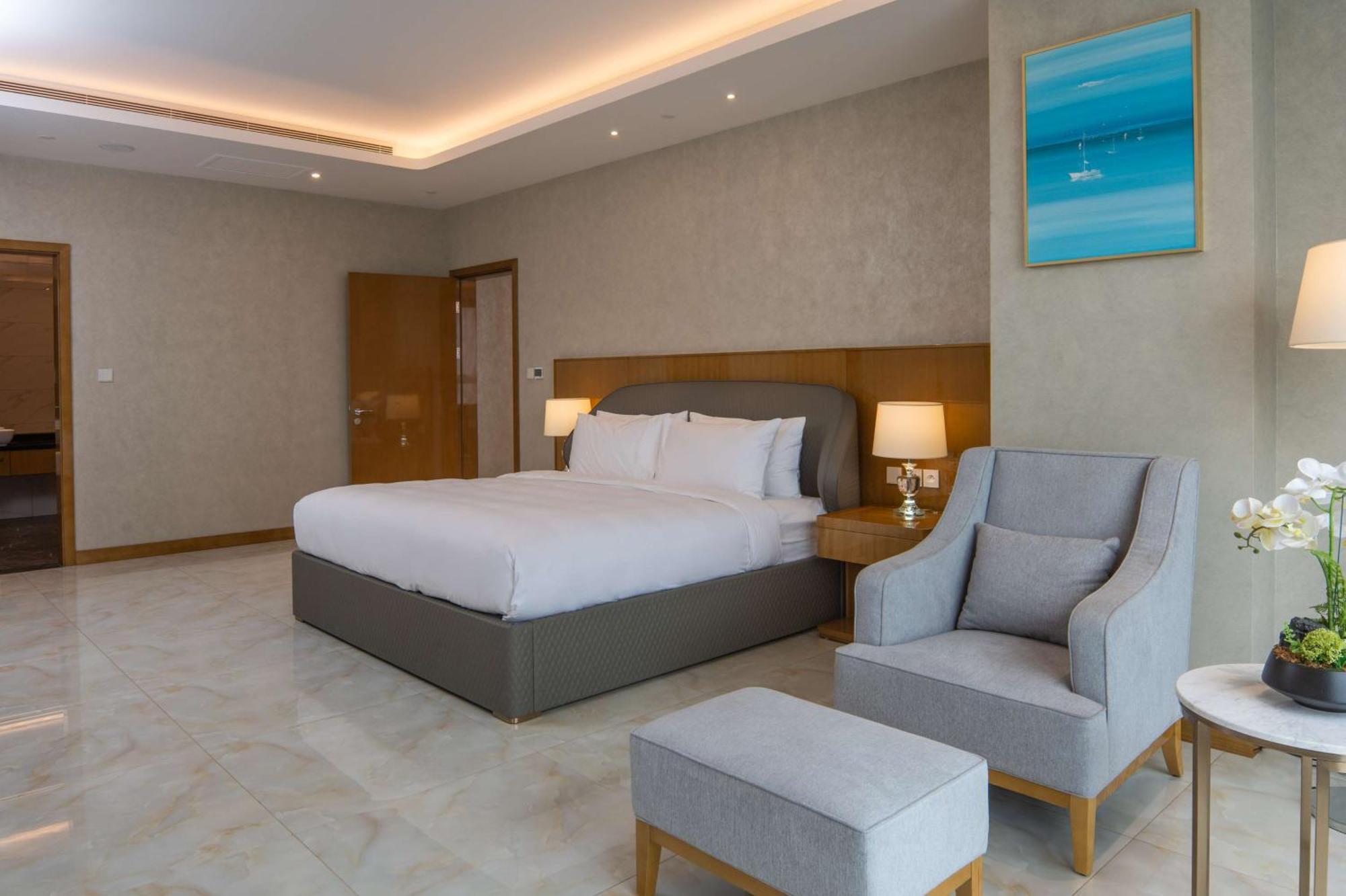 Hilton Brazzaville Les Tours Jumelles Hotel & Residences Exterior photo